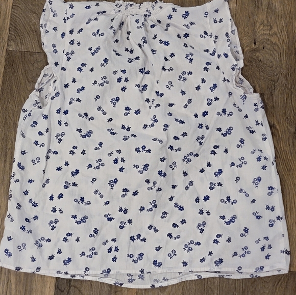 Old Navy blue flower ruffle top - Picture 4 of 5